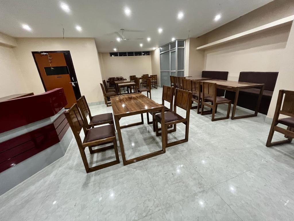 Hotel Magic Square Guwahati Esterno foto