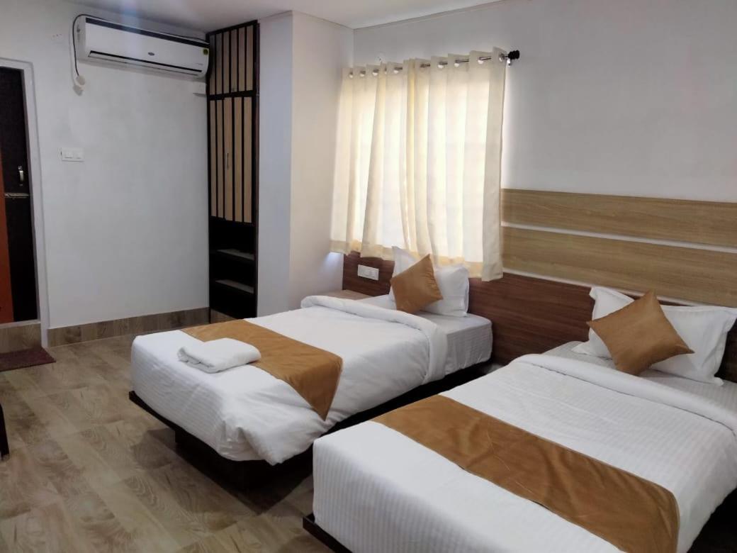 Hotel Magic Square Guwahati Esterno foto